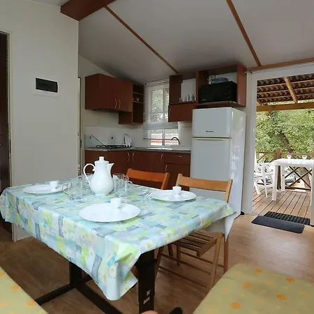 Mobile Homes Comfort Capri Bijela Uvala Üdülőpark 4*