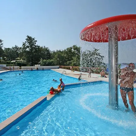 Üdülőpark Mobile Homes Comfort Capri Bijela Uvala Mugeba