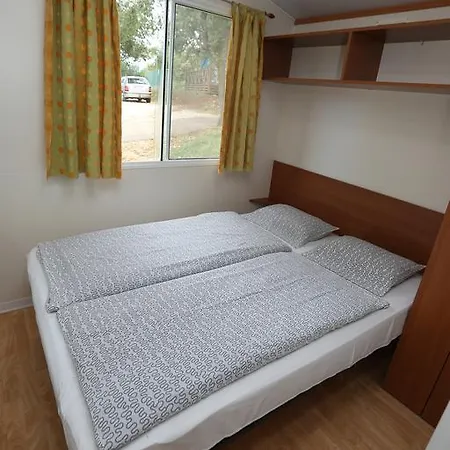Üdülőpark Mobile Homes Comfort Capri Bijela Uvala